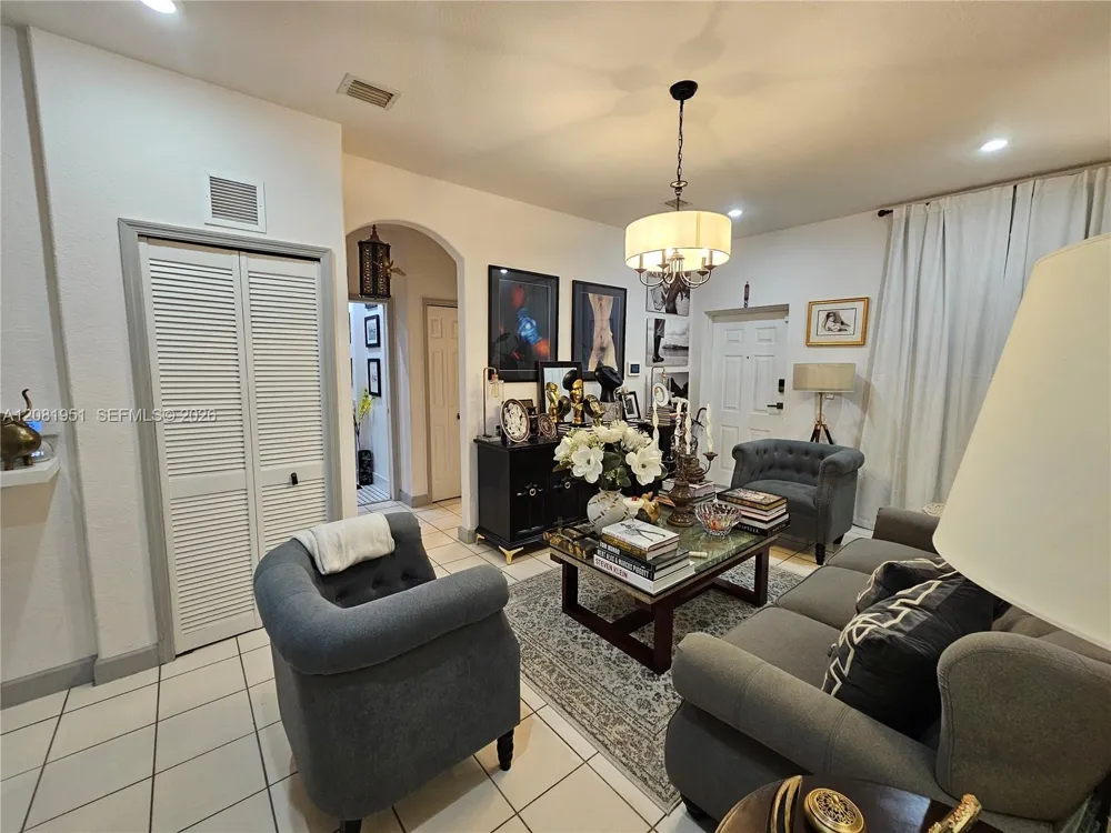 1661 SE 28th St #105 Homestead, FL 33035