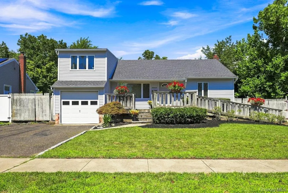 3905 Clove Court Seaford, NY 11783