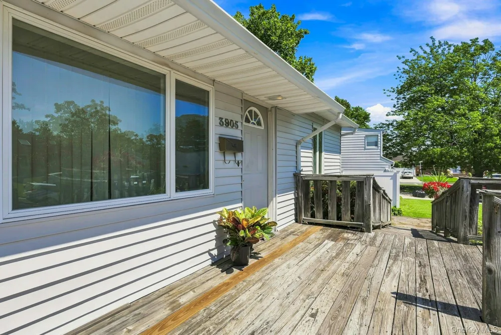 3905 Clove Court Seaford, NY 11783