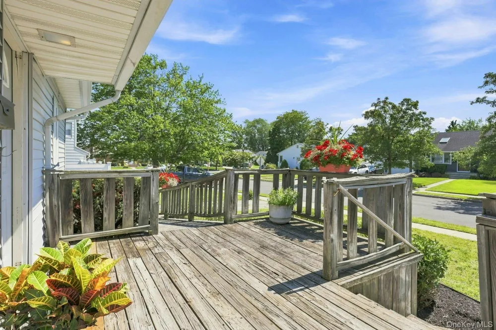 3905 Clove Court Seaford, NY 11783