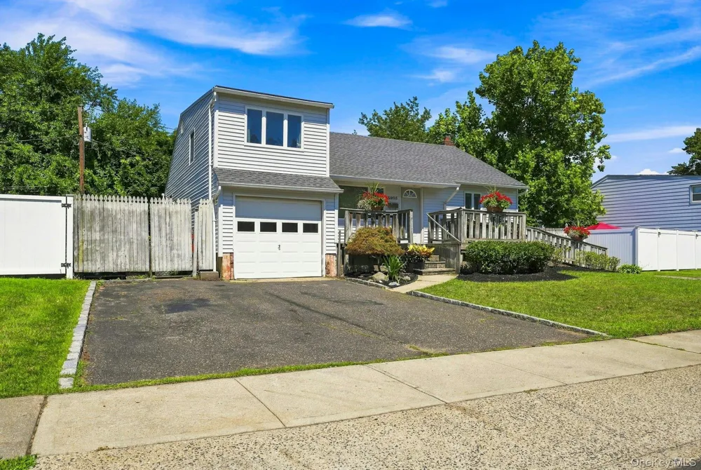 3905 Clove Court Seaford, NY 11783