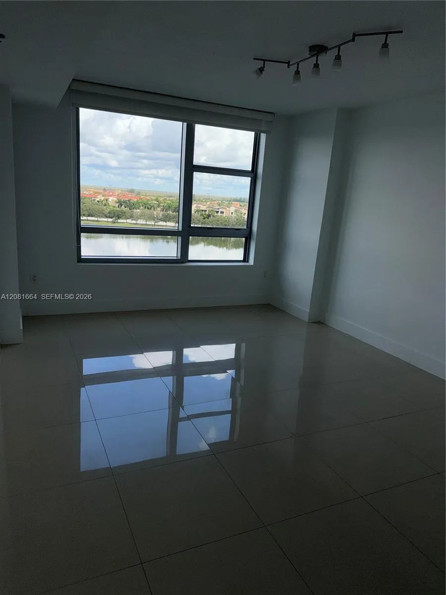 2681 Flamingo Rd #1004S Sunrise, FL 33323