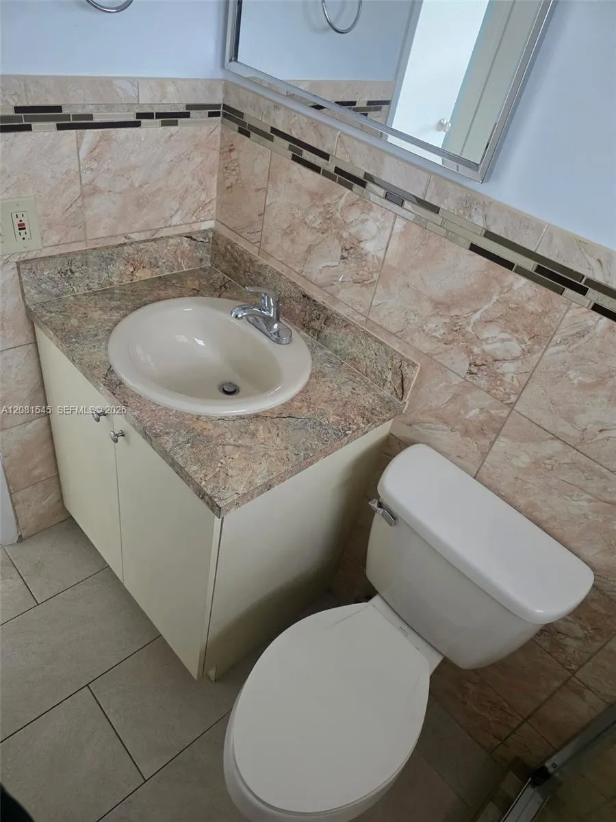 1575 NW 1st St #3 Miami, FL 33125
