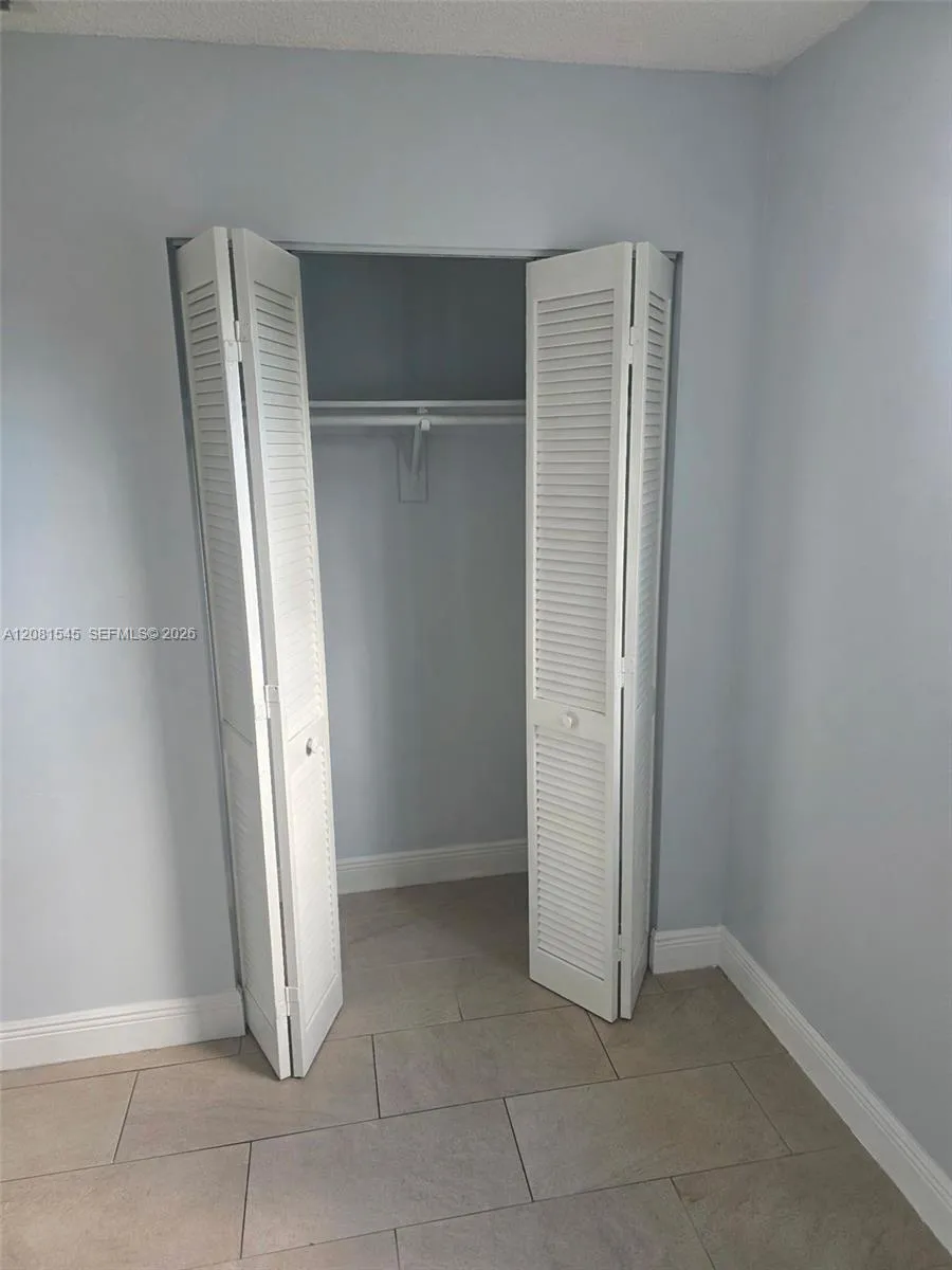 1575 NW 1st St #3 Miami, FL 33125