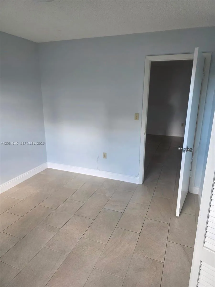 1575 NW 1st St #3 Miami, FL 33125
