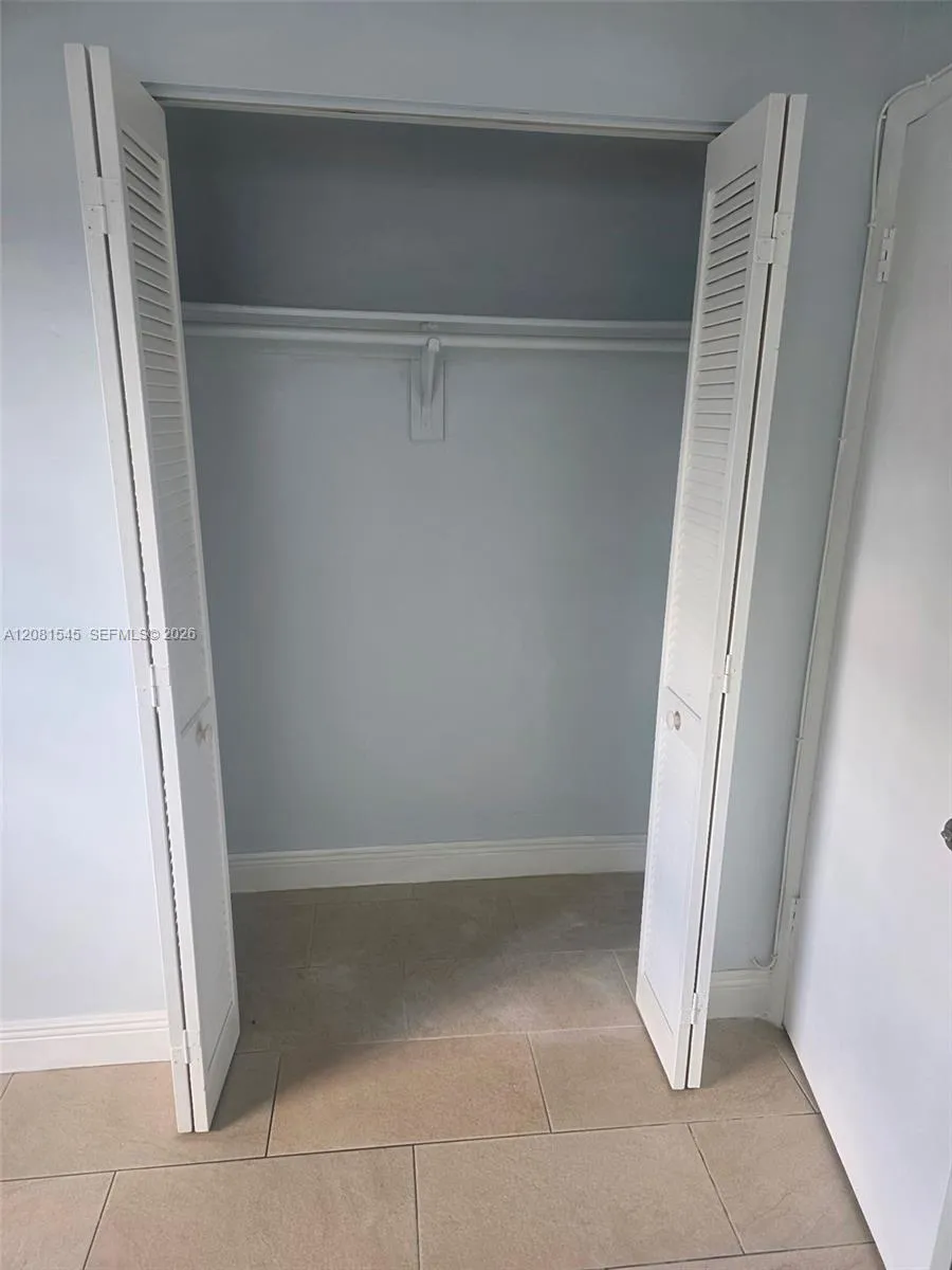 1575 NW 1st St #3 Miami, FL 33125