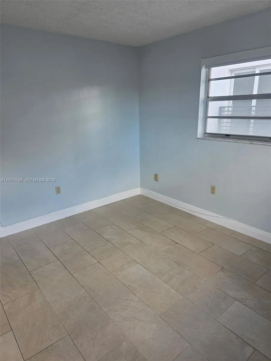 1575 NW 1st St #3 Miami, FL 33125