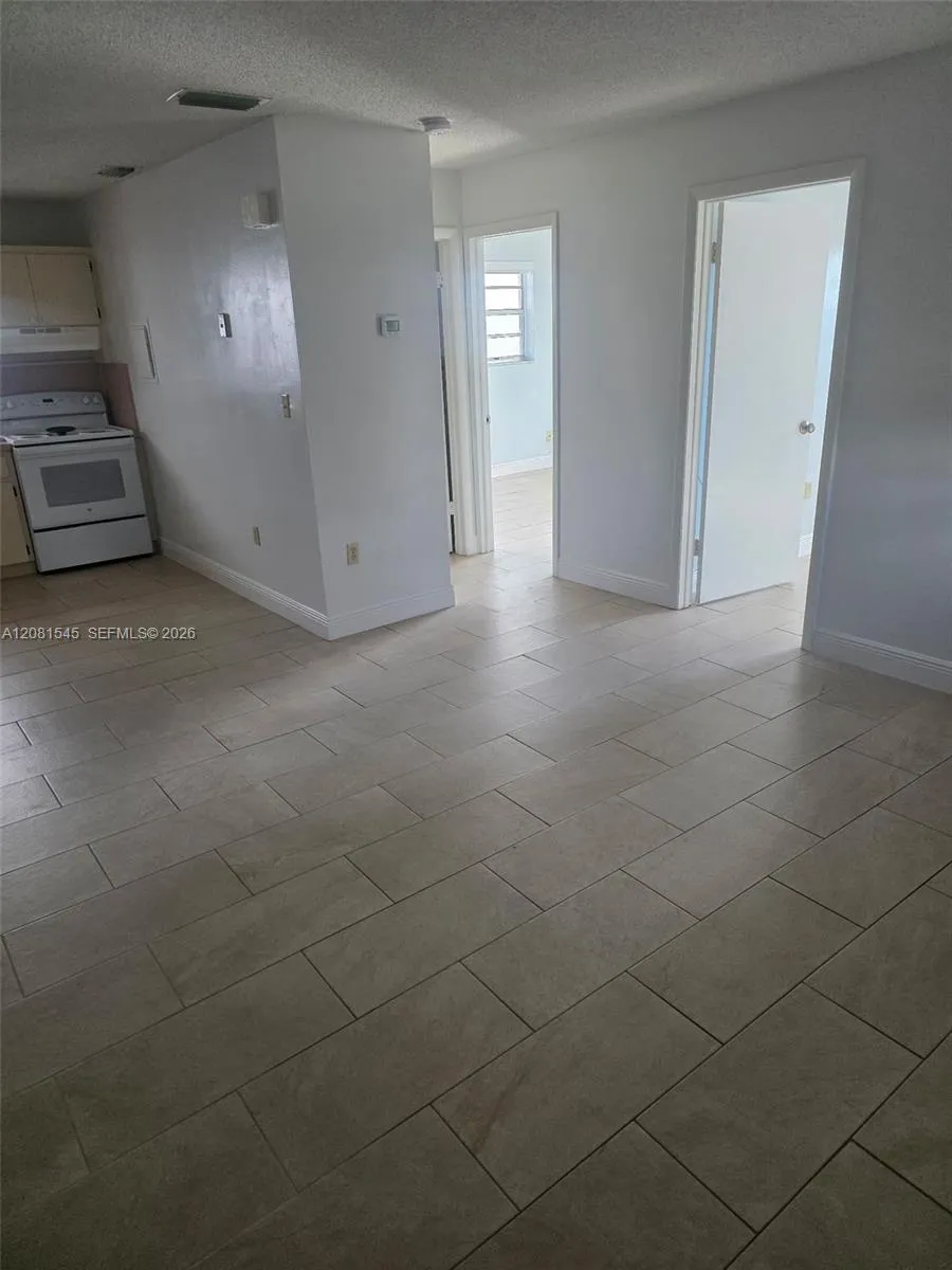 1575 NW 1st St #3 Miami, FL 33125