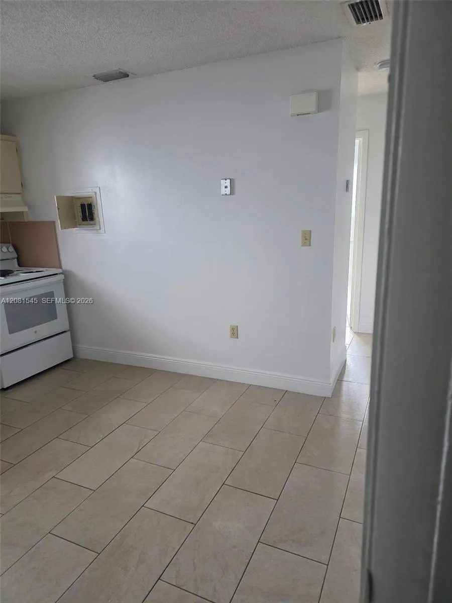 1575 NW 1st St #3 Miami, FL 33125