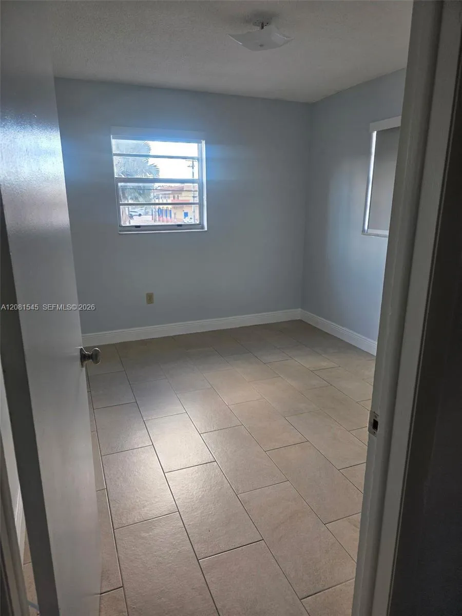1575 NW 1st St #3 Miami, FL 33125