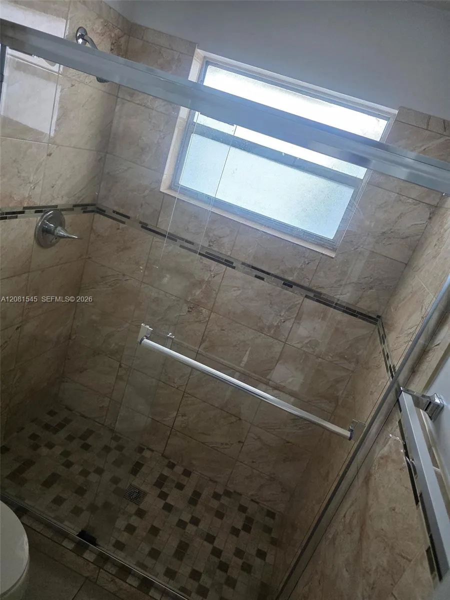 1575 NW 1st St #3 Miami, FL 33125