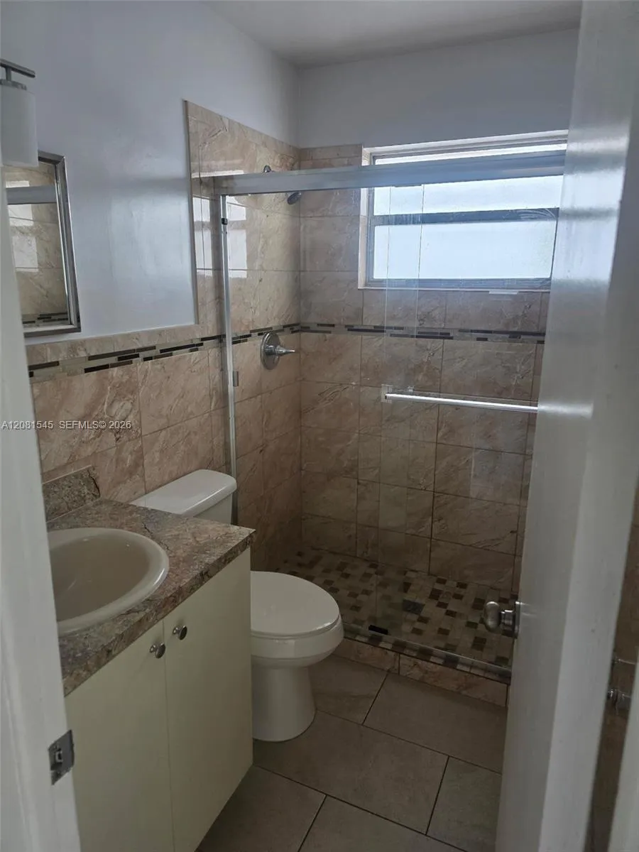 1575 NW 1st St #3 Miami, FL 33125