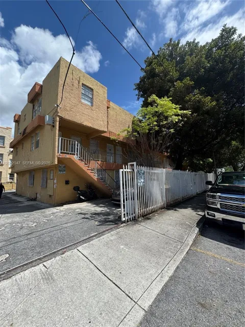 515 SW 3rd St #3