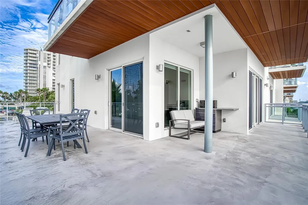 6100 Ocean Dr #2N Hollywood, FL 33019