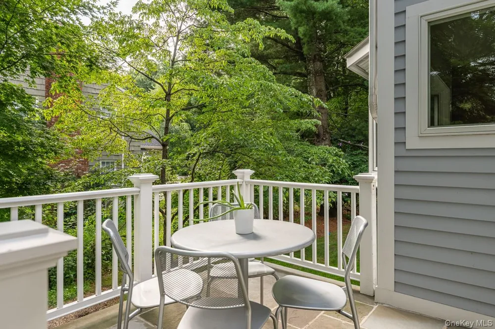 1 Deepwoods Lane Old Greenwich, CT 06870