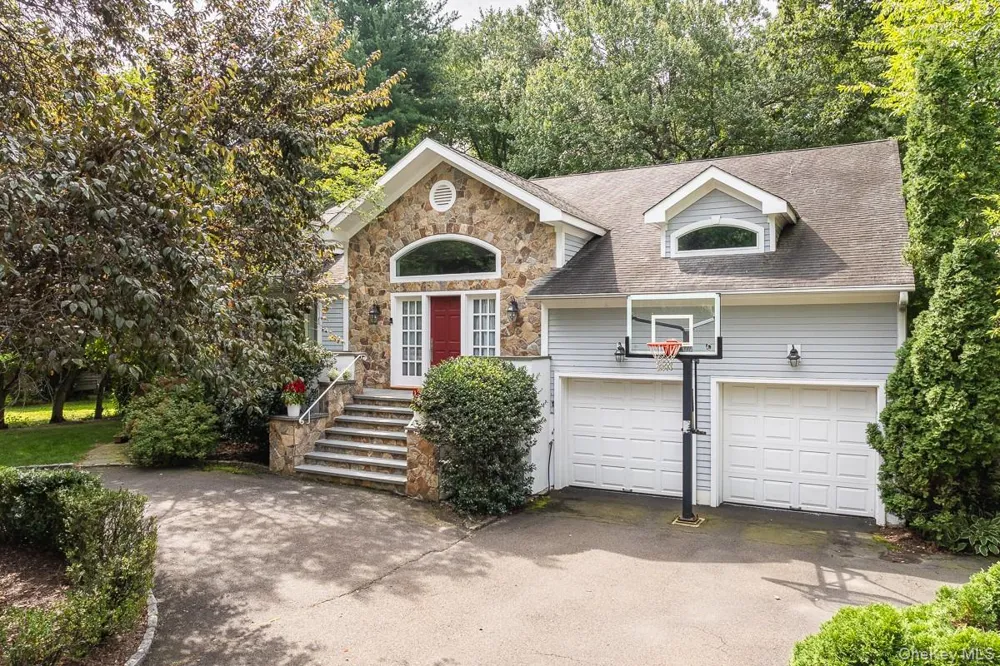 1 Deepwoods Lane Old Greenwich, CT 06870