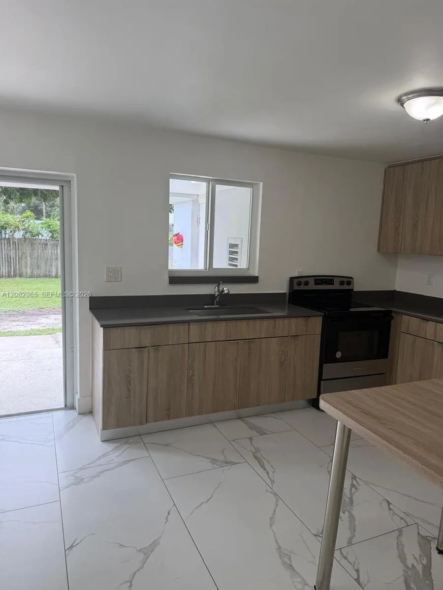 2542 NE 182nd St #2542 North Miami Beach, FL 33160