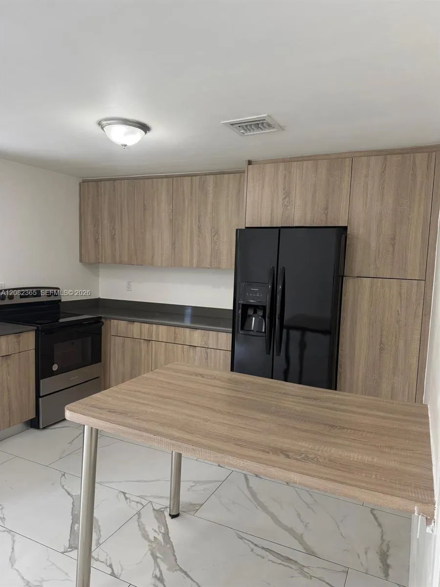 2542 NE 182nd St #2542 North Miami Beach, FL 33160