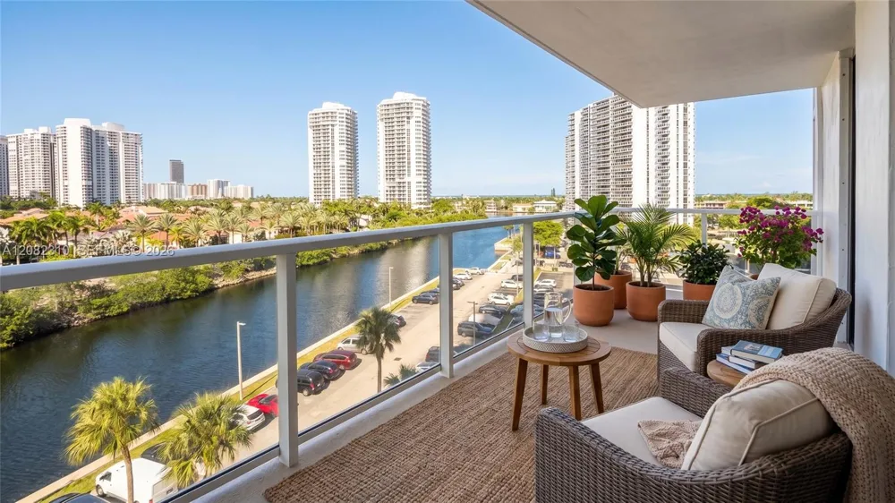 3701 Country Club Dr #701 Aventura, FL 33180