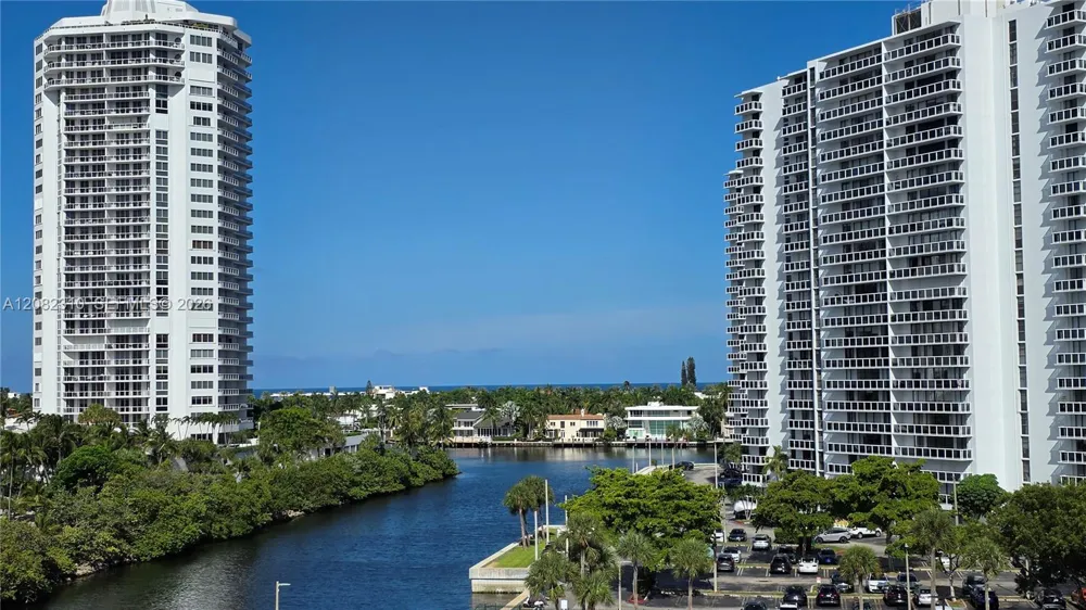 3701 Country Club Dr #701 Aventura, FL 33180