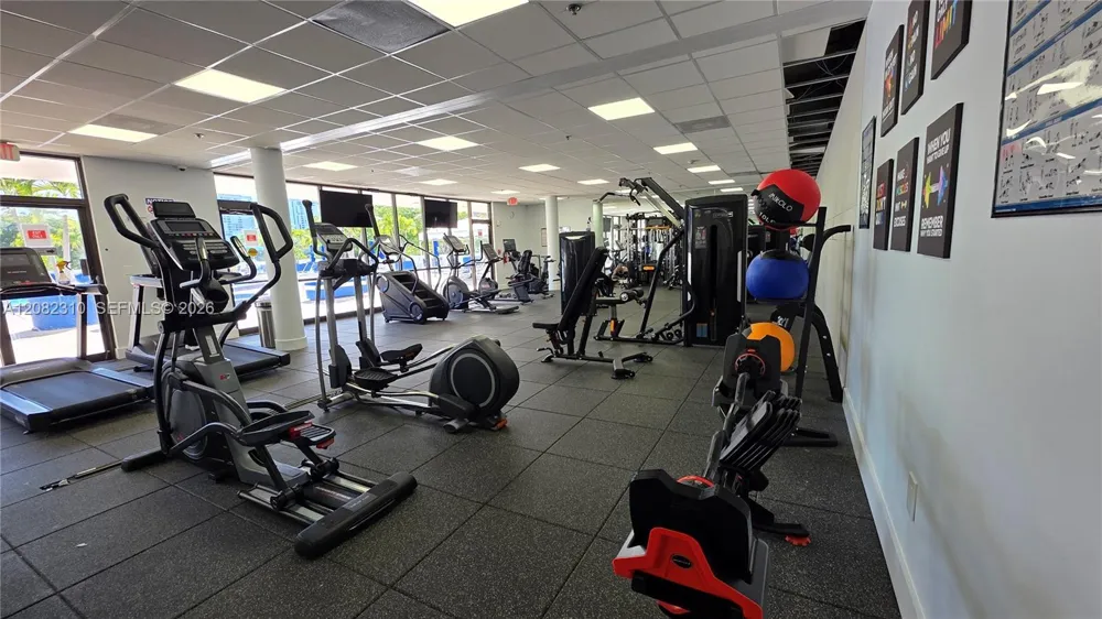 3701 Country Club Dr #701 Aventura, FL 33180