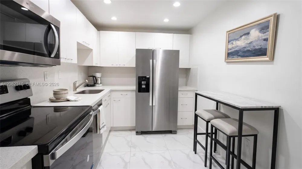 3701 Country Club Dr #701 Aventura, FL 33180