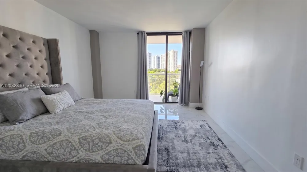 3701 Country Club Dr #701 Aventura, FL 33180