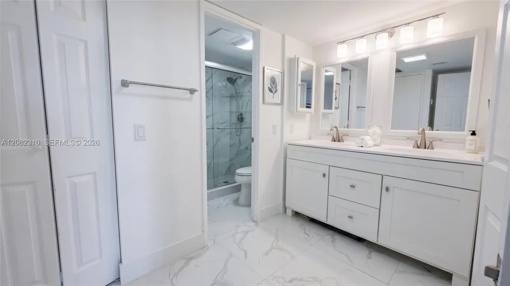 3701 Country Club Dr #701 Aventura, FL 33180
