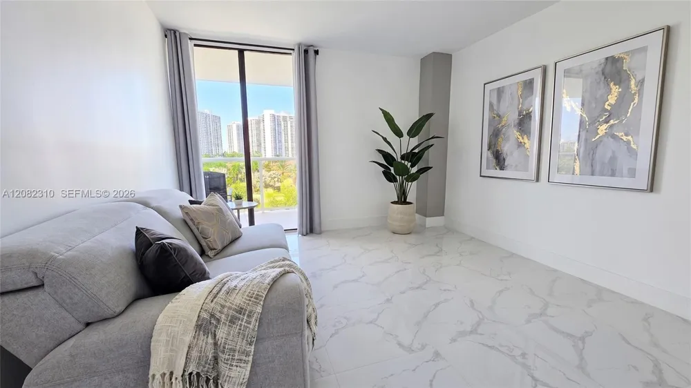3701 Country Club Dr #701 Aventura, FL 33180