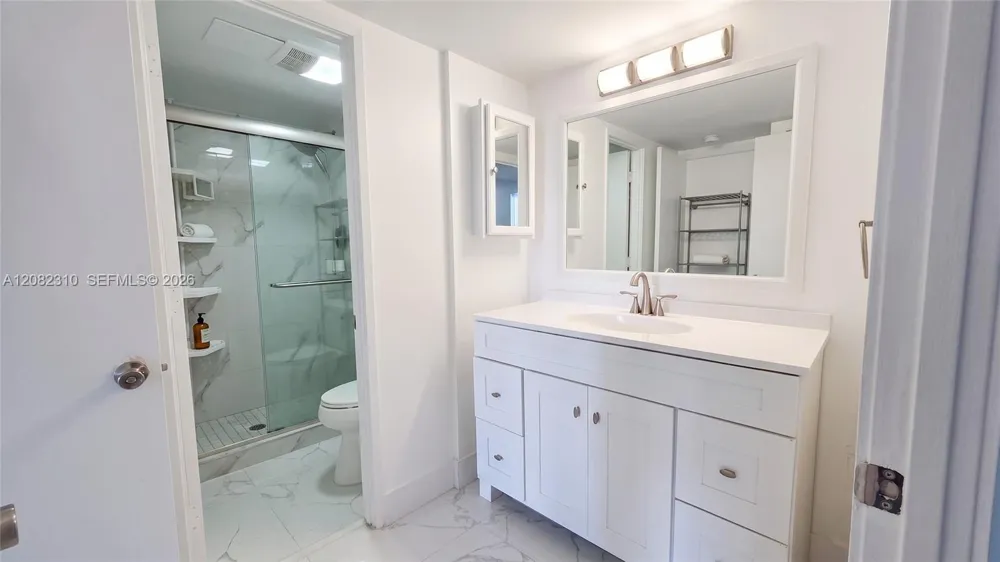 3701 Country Club Dr #701 Aventura, FL 33180