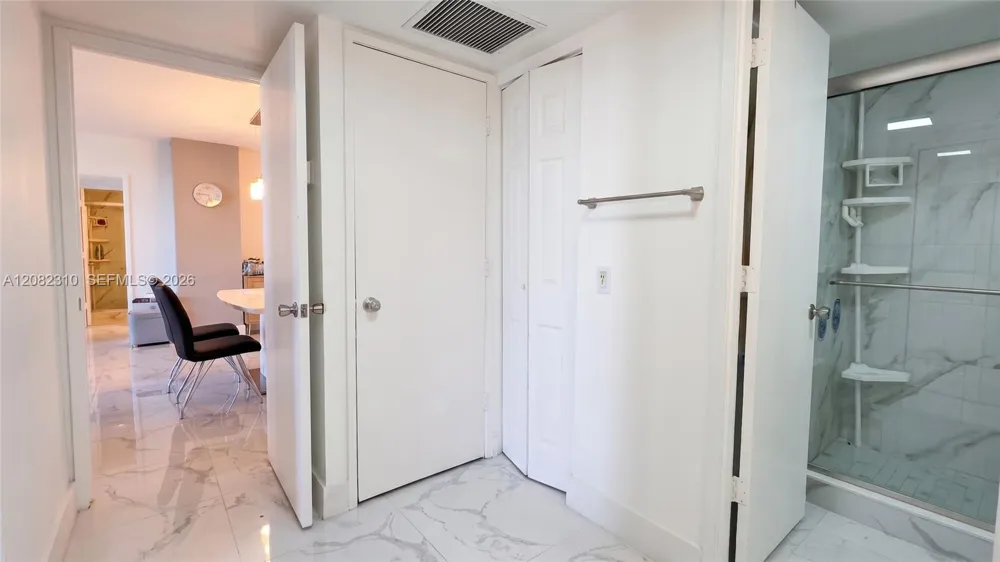 3701 Country Club Dr #701 Aventura, FL 33180