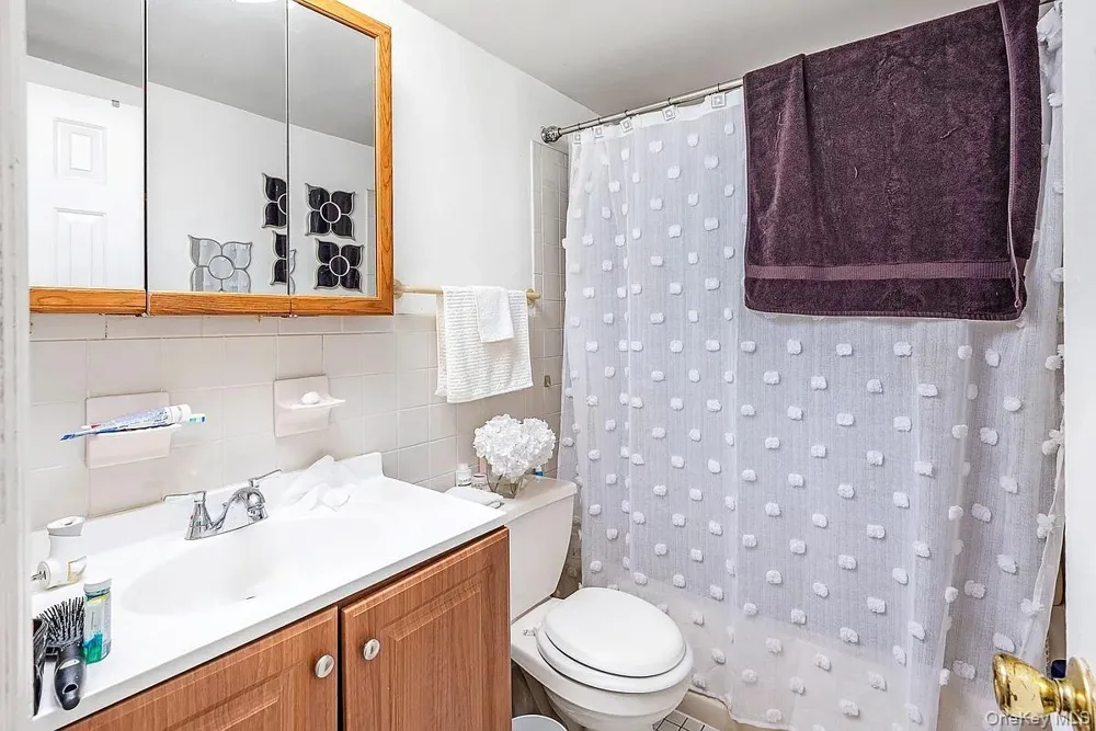 86-20 57th Road Elmhurst, NY 11373