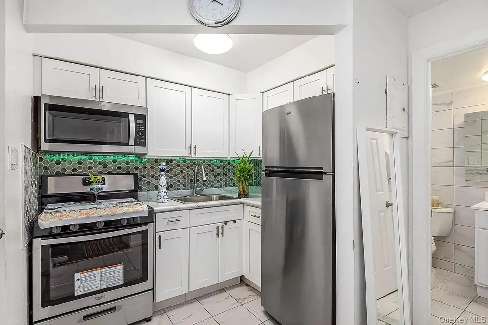 86-20 57th Road Elmhurst, NY 11373