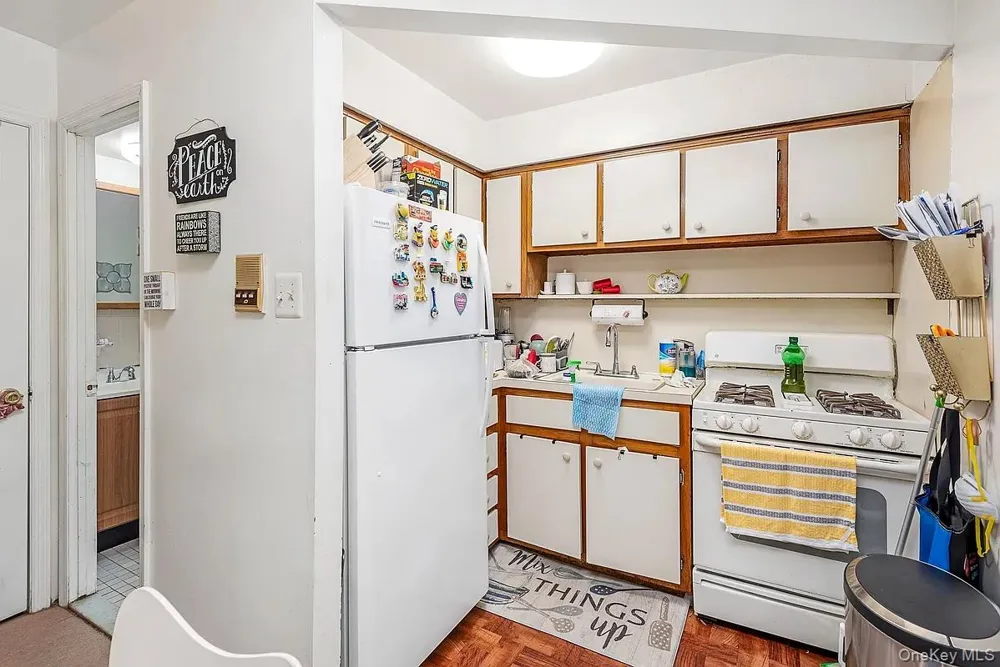 86-20 57th Road Elmhurst, NY 11373