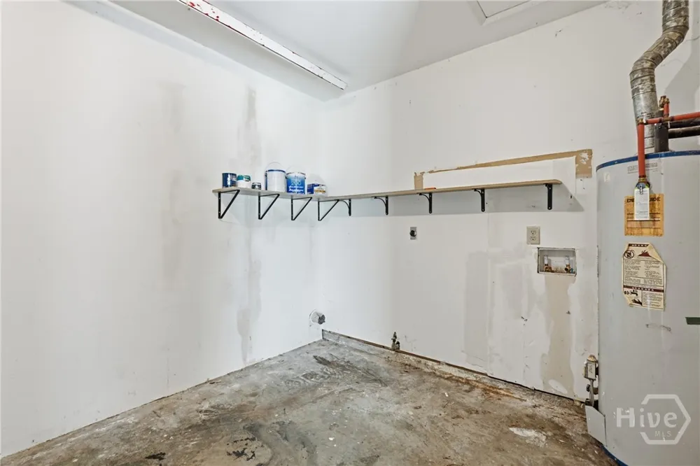 2 E White Hawthorne Drive Savannah, GA 31419