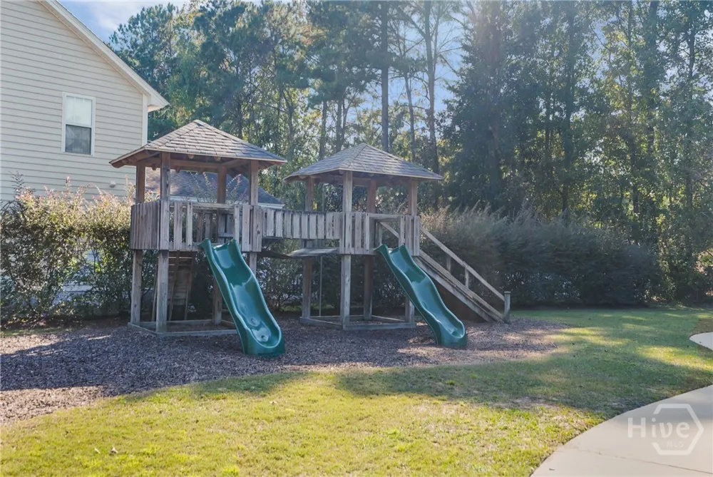2 E White Hawthorne Drive Savannah, GA 31419