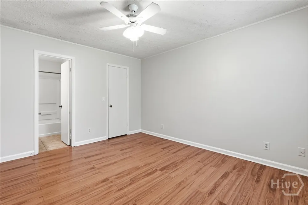 2 E White Hawthorne Drive Savannah, GA 31419