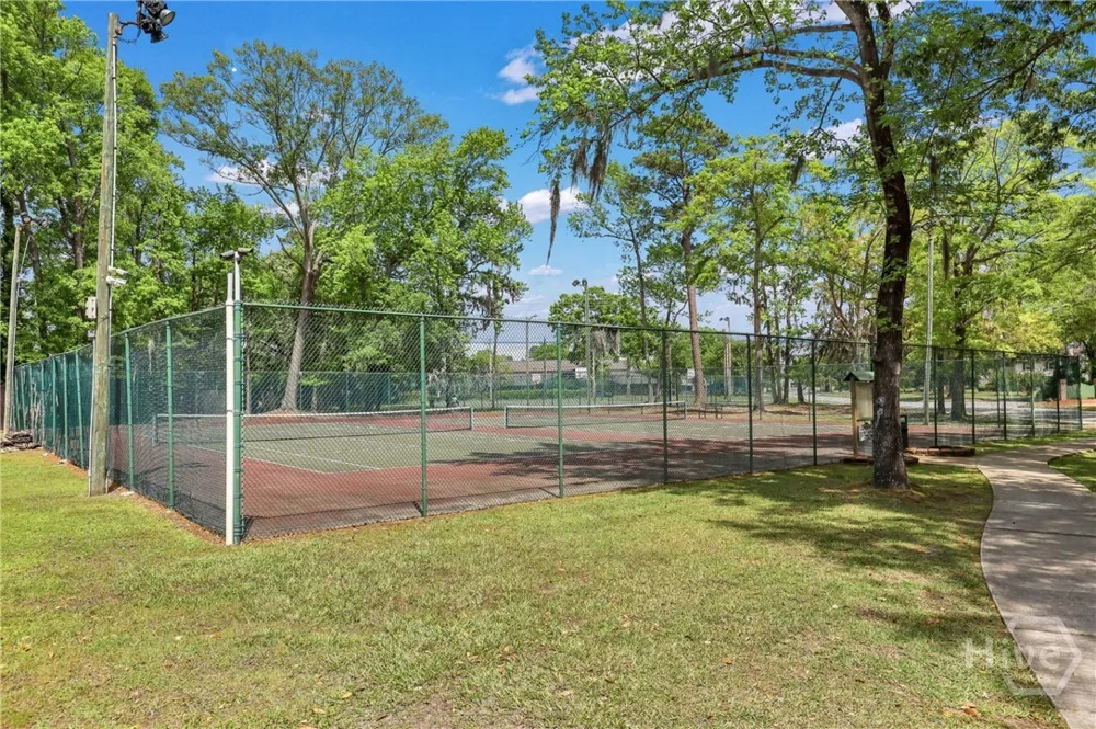 2 E White Hawthorne Drive Savannah, GA 31419
