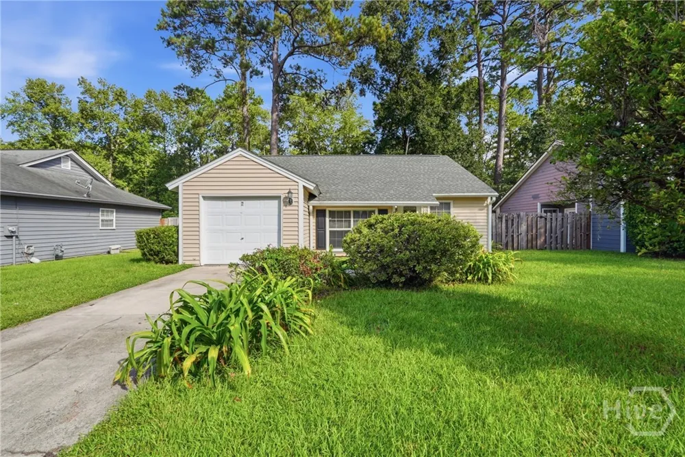 2 E White Hawthorne Drive Savannah, GA 31419
