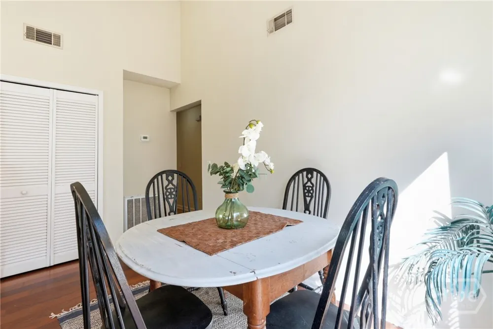 2 E White Hawthorne Drive Savannah, GA 31419
