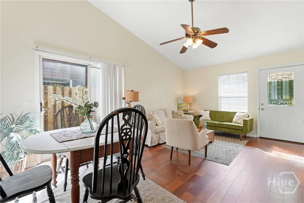 2 E White Hawthorne Drive Savannah, GA 31419
