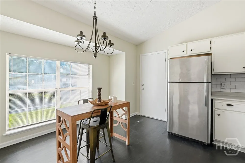 2 E White Hawthorne Drive Savannah, GA 31419