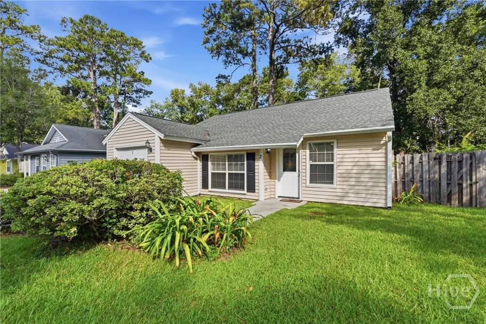 2 E White Hawthorne Drive Savannah, GA 31419