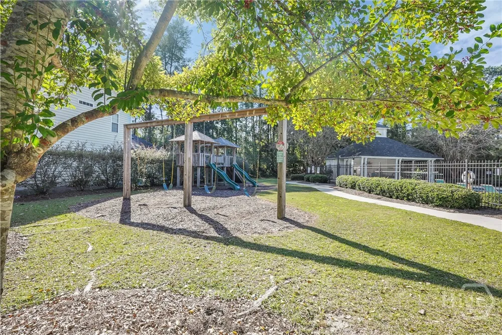 2 E White Hawthorne Drive Savannah, GA 31419