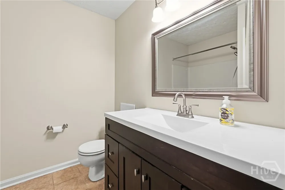 2 E White Hawthorne Drive Savannah, GA 31419
