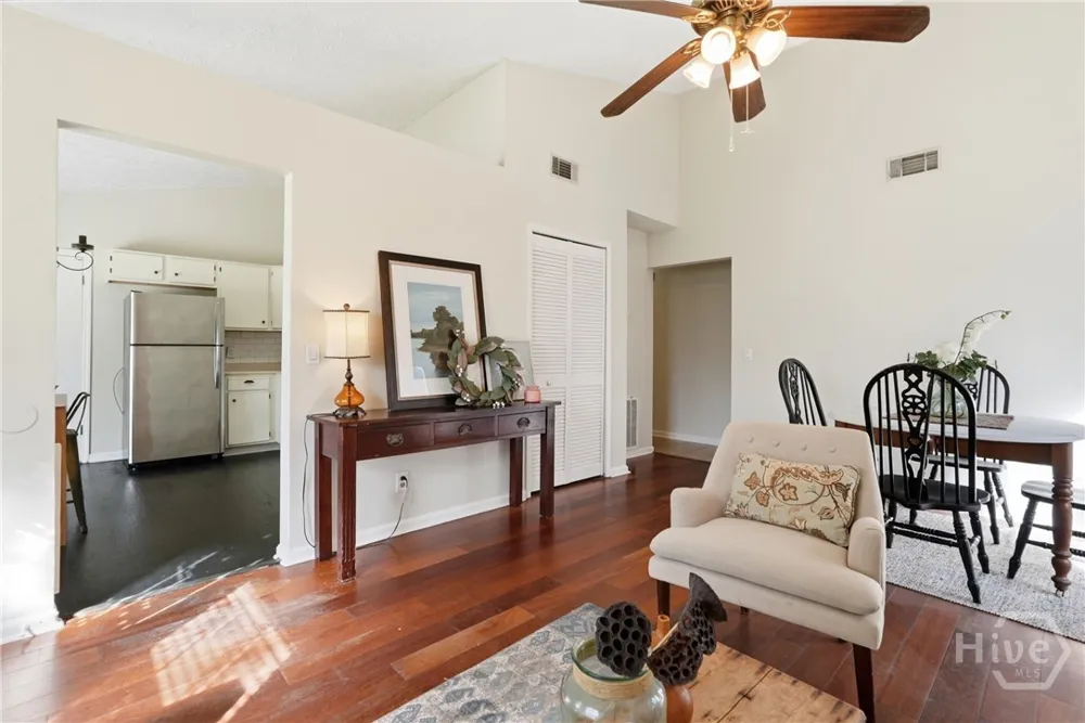 2 E White Hawthorne Drive Savannah, GA 31419