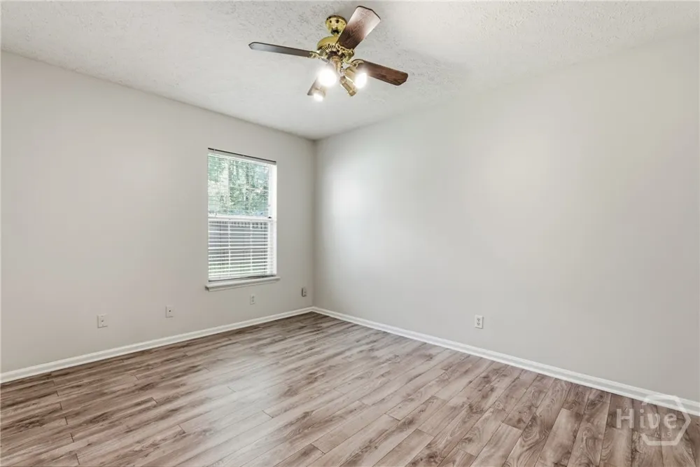 2 E White Hawthorne Drive Savannah, GA 31419