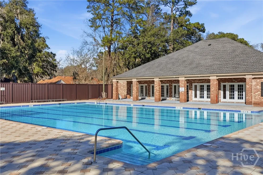 2 E White Hawthorne Drive Savannah, GA 31419