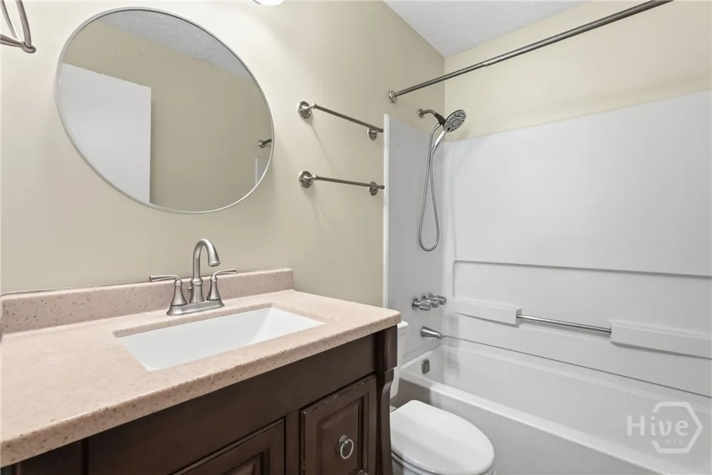 2 E White Hawthorne Drive Savannah, GA 31419