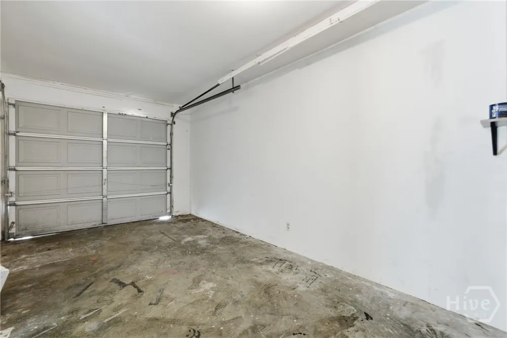 2 E White Hawthorne Drive Savannah, GA 31419